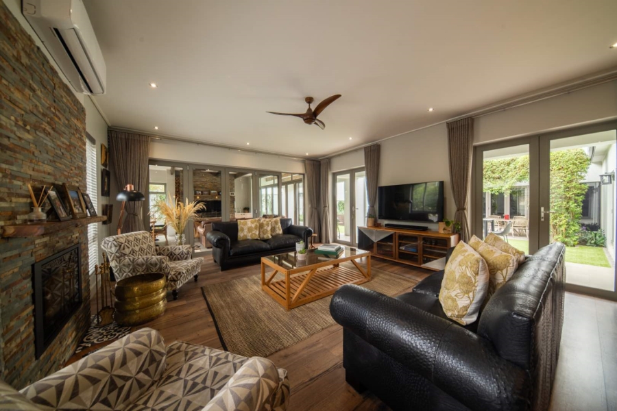 4 Bedroom Property for Sale in Lemoenkloof Western Cape